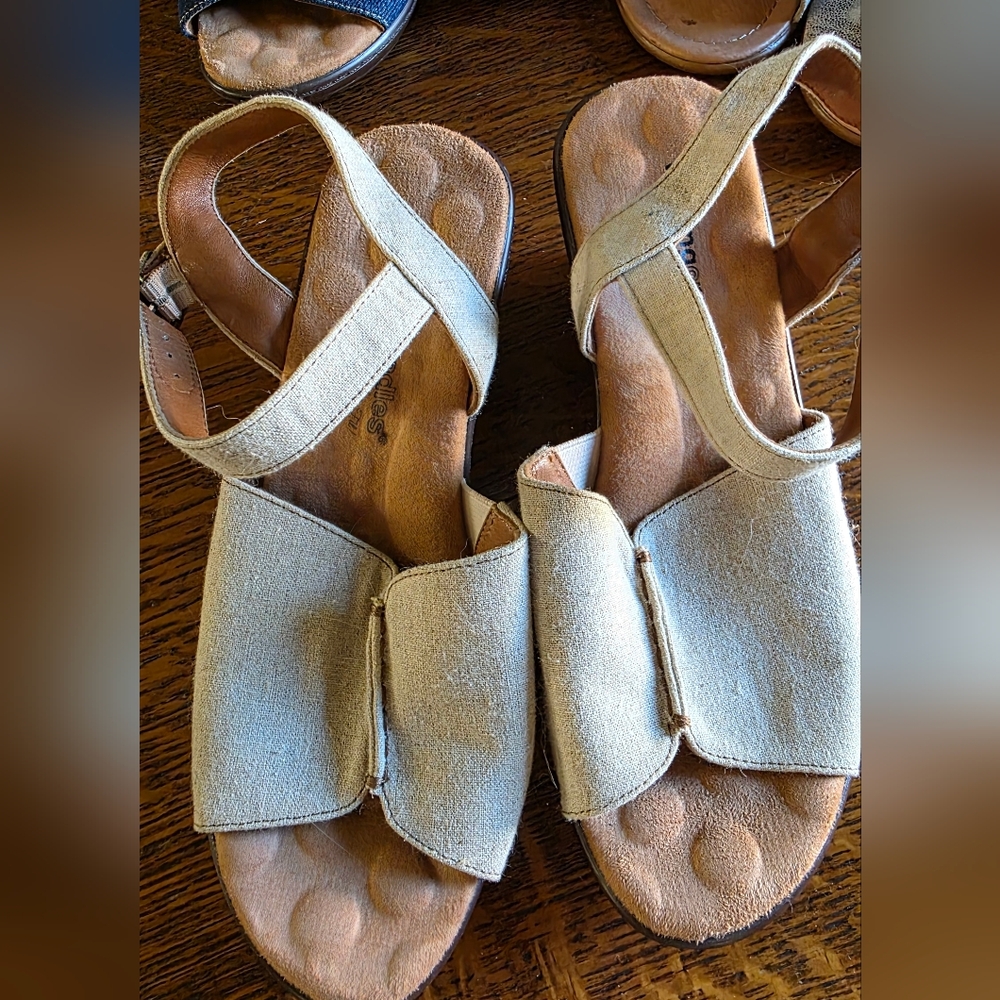 Tan Sandals with Elastic Straps and Flexible Sole